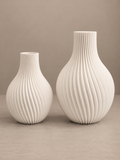 Wellenförmige Vase